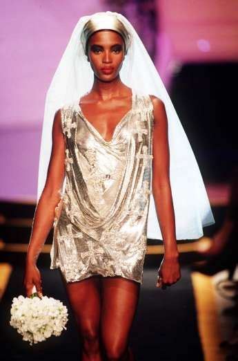 naomi campbell versace hochzeitskleid|versace couture collection.